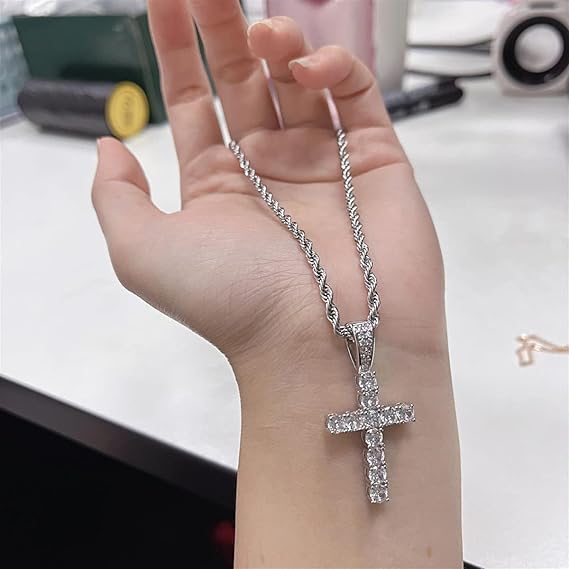 Leo | Kette mit Kreuz-Anhänger und Strass